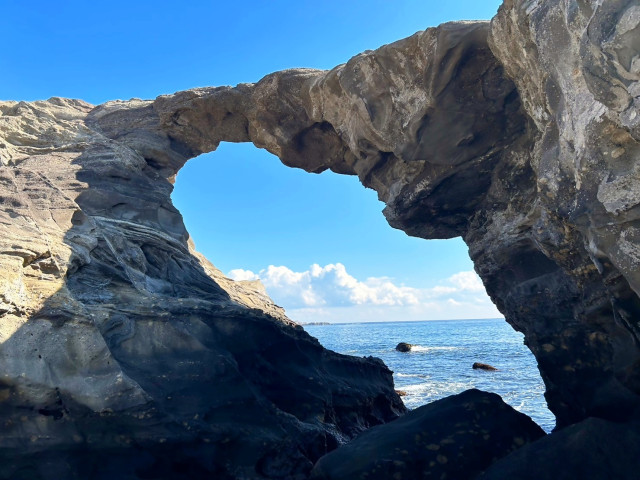 城ケ島「馬の背洞門」